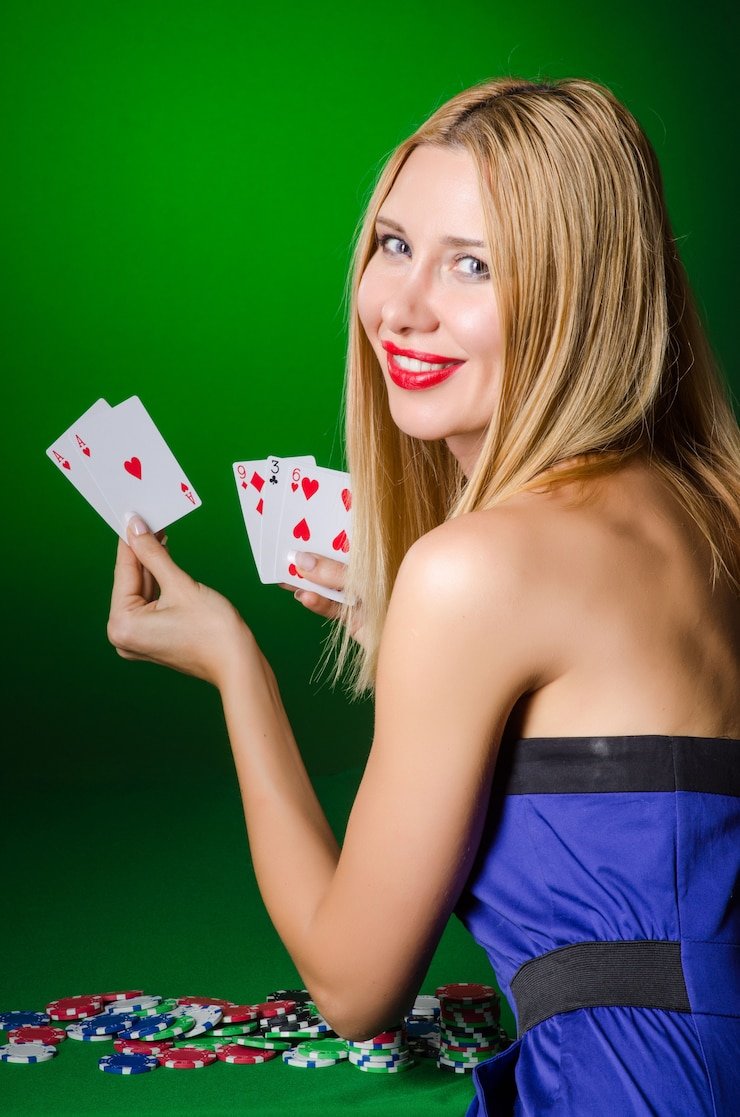 Lightning Roulette live dealer table on apk rajabandot showing lightning strike multipliers